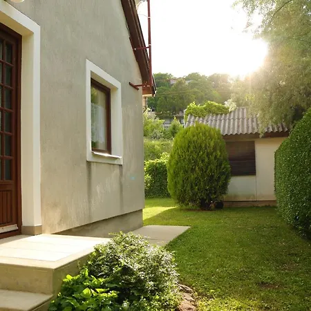 Balaton Apartman * Balatonalmádi